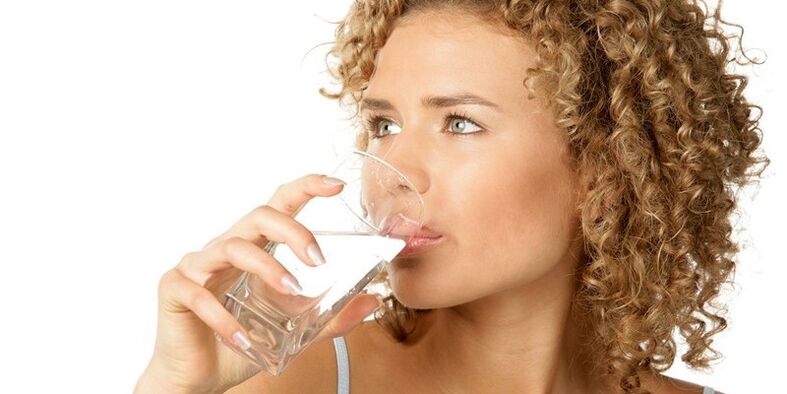 En una dieta bebible, debes consumir 1, 5 litros de agua purificada, entre otros líquidos