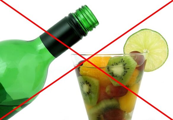 Al seguir una dieta perezosa no se recomienda el consumo de alcohol. 